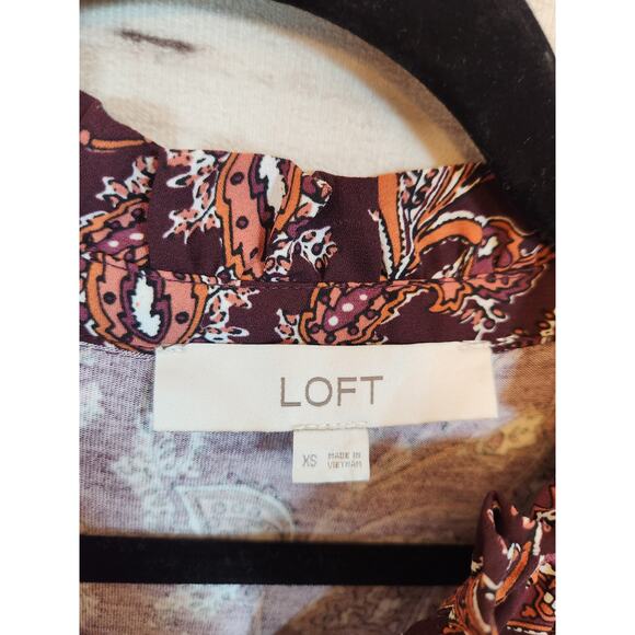 Loft Women's Maroon Floral Long Sleeve Mock Neck Half Button Blouse Size XS - Picture 3 of 6